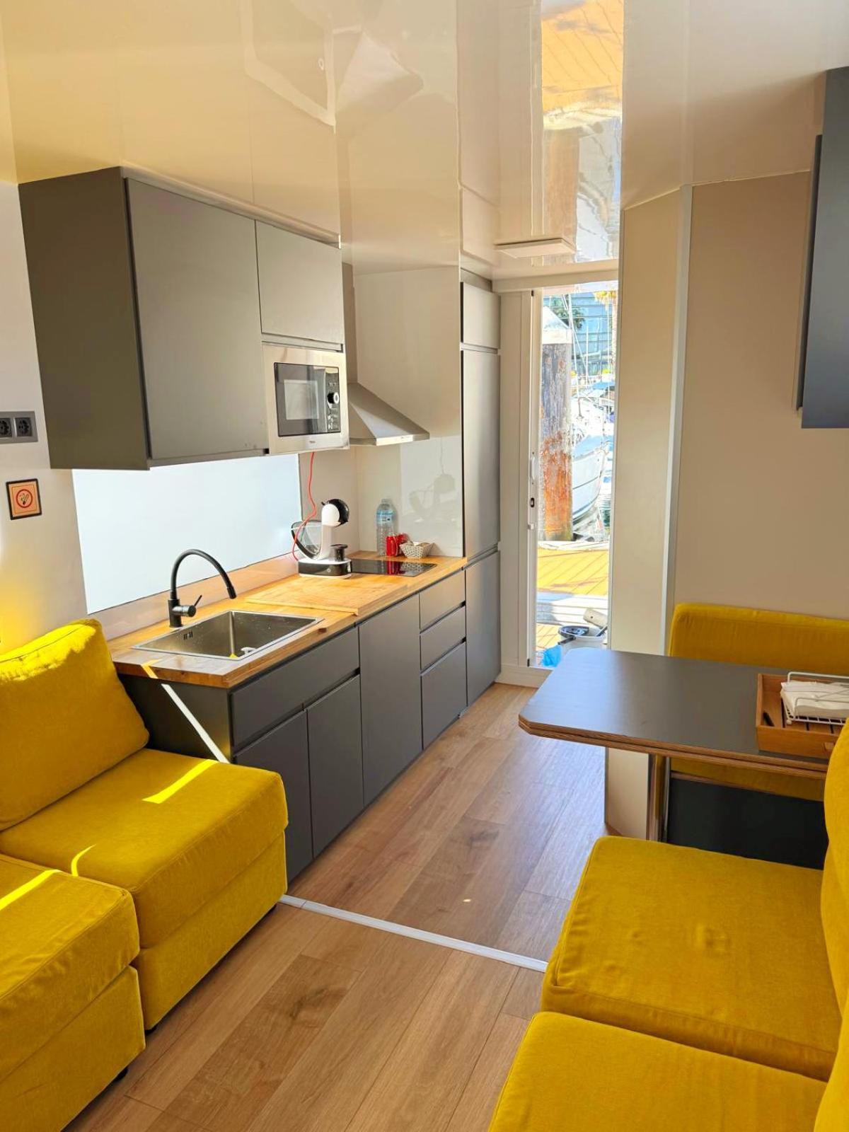 Casa Flotante En El Puerto De Vigo - Different Charter Ξενοδοχείο Εξωτερικό φωτογραφία